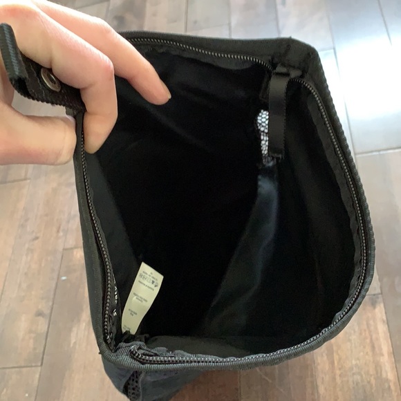 Lululemon Toiletries Bag never used - Picture 5 of 5
